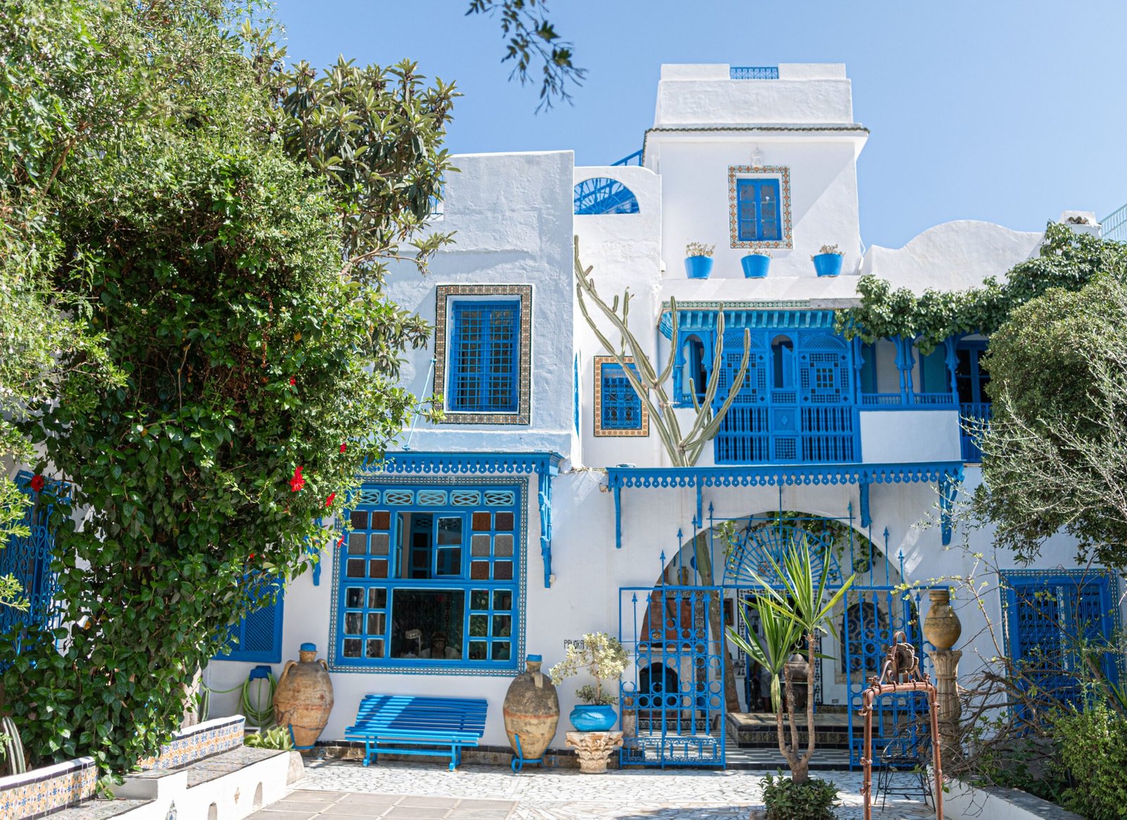 Beautiful traditional house with blue and white tones in Carthage, Tunisia, showcasing Tunisian architecture.